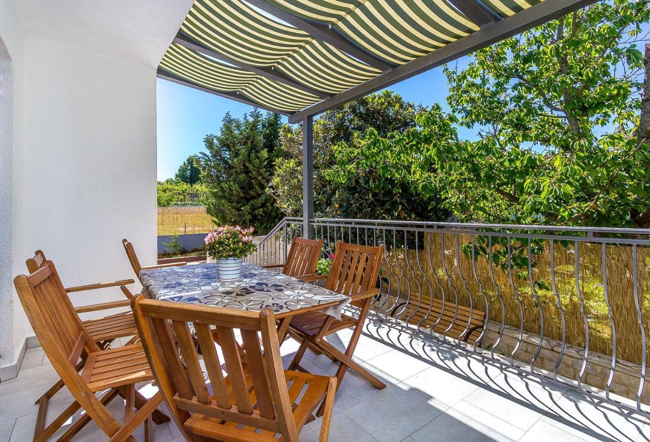 Neu Renovierte Ferienwohnung Mit Klima, Wlan, Terrasse Und Grill Pula Exterior photo